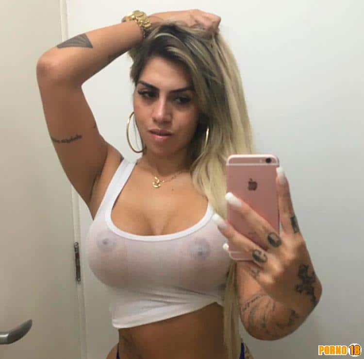 Juju Ferrari seios nus